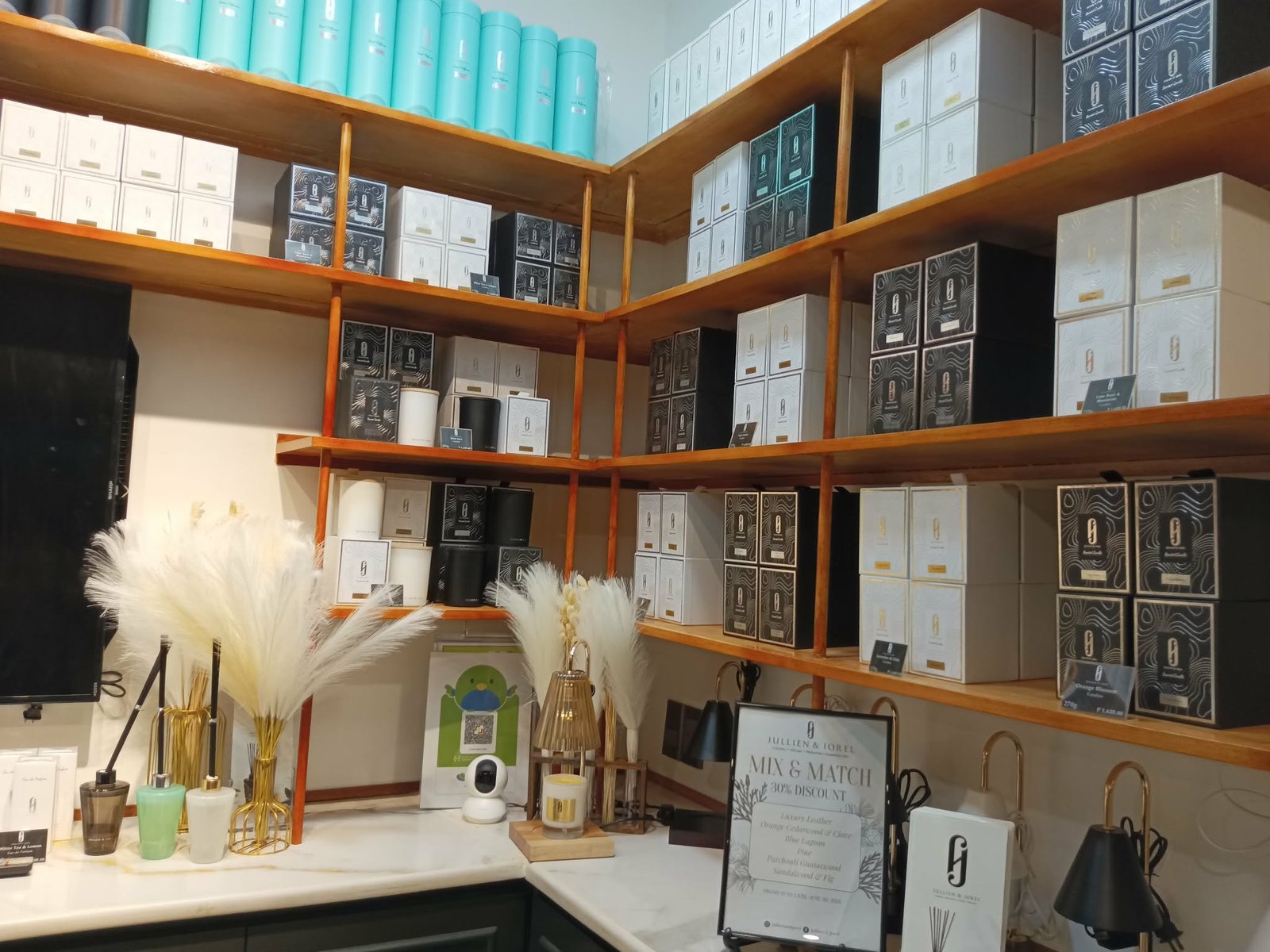 Store Fit-Out & Renovation - Photo 7